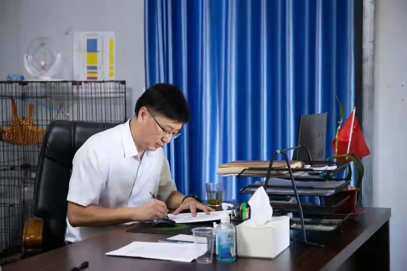 胡彬.jpg